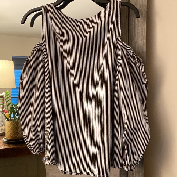 Gap, M, chambray cold shoulder long sleeve striped casual blouse, fall must!! - Picture 5 of 6